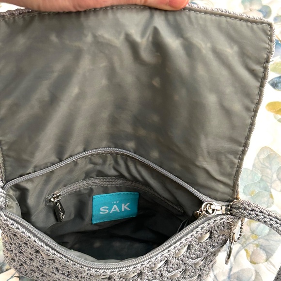 Like New The SAK Crochet Crossbody with Satin Ribbon Silver Grey Flap/Zipper - Picture 5 of 14